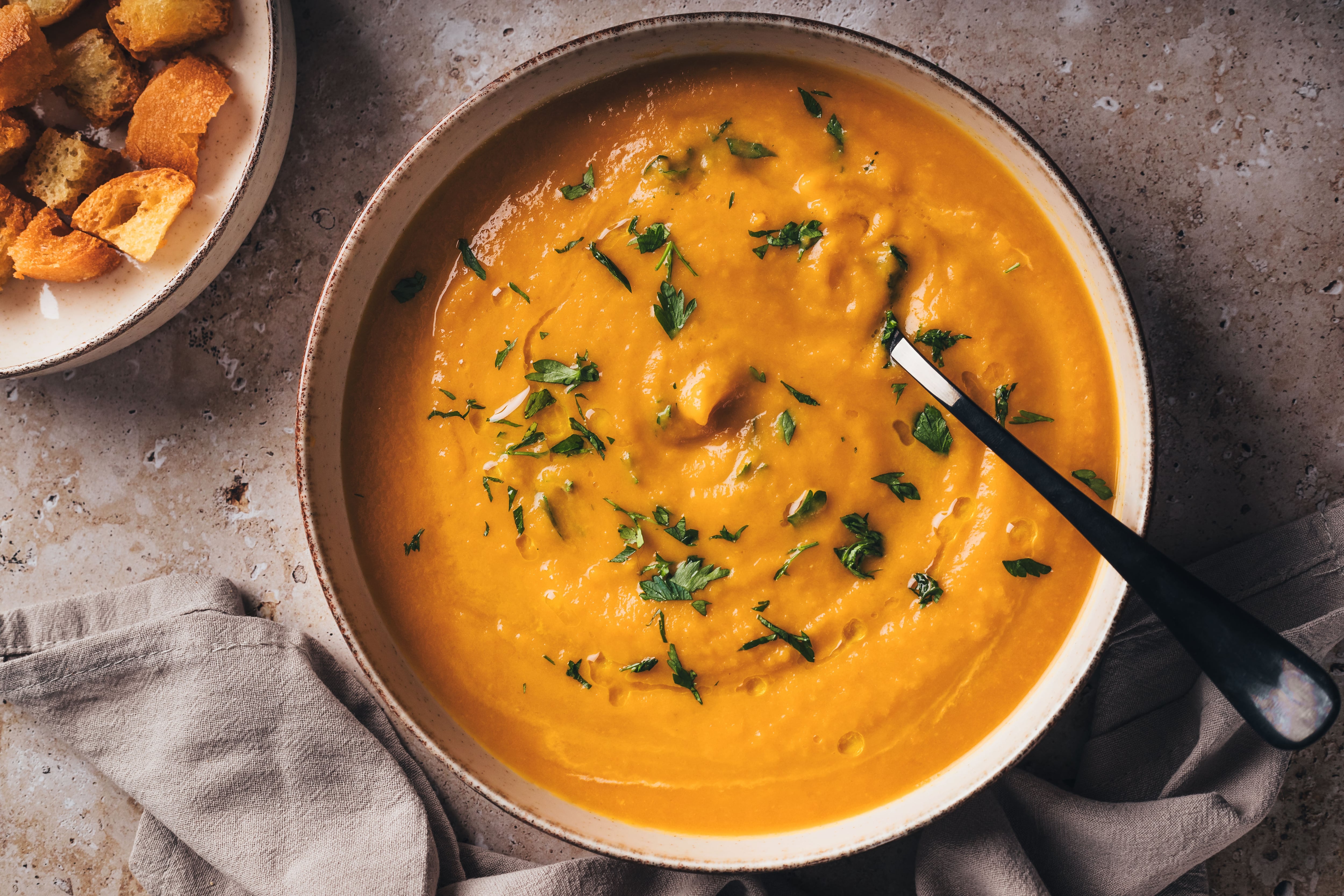 Buenos caldos y cremas envasadas para cenar caliente cuando no te da la vida
