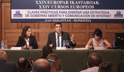 Patxi López, en la presentación de un curso de la UPV-EHU, ayer en San sebastián.