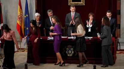 El rey Felipe VI, este martes, durante la entrega de despachos a la nueva promoción de jueces.