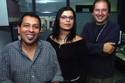 Ernesto Rivera (izquierda), Giannina Segnini y Mauricio Herrera.