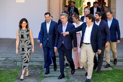 El presidente del PP, Alberto Núñez Feijóo, junto a los presidentes de Castilla y León, Alfonso Fernández Mañueco; Andalucía, Juanma Moreno y de la Comunidad de Madrid, Isabel Díaz Ayuso , el mes de julio en Salamanca.