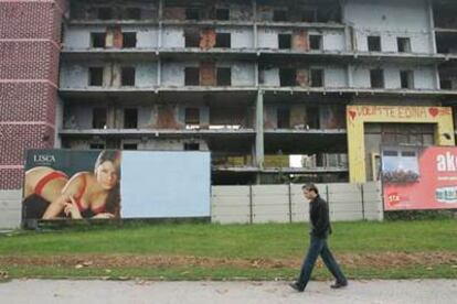 El edificio de una residencia de ancianos en Sarajevo destruido durante la guerra.