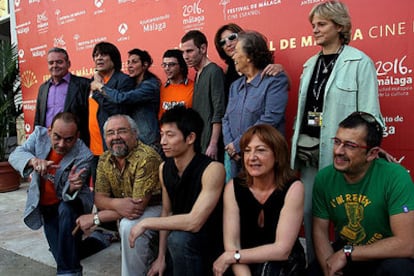 El equipo de la película <i>Tapas,</i> ayer en Málaga.