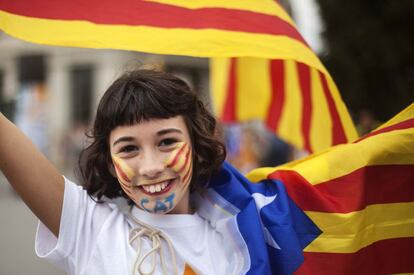 La estelada en la espalda a modo de capa y una camiseta blanca (marcada por la organización de la manifestación) fue el look de la mayoría de los asistentes a la manifestación.