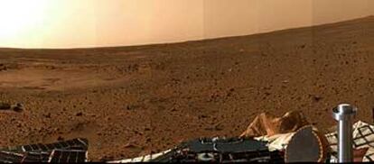 Una de las primeras imágenes en color que el robot Spirit mandó desde la superficie de Marte.

La imagen del DVD con el código secreto ha sido tomada por una de las cámaras panorámicas del robot todoterreno Spirit.