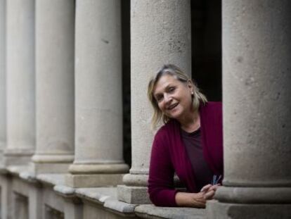 Teresa Cabré a la seu de l’Institut d’Estudis Catalans.