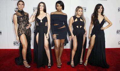 Las cinco componentes del grupo Fifth Harmony, antes de que Camila Cabello (la última) abandonara el grupo.