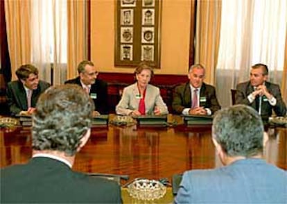 Reunión de la Comisión de Seguimiento del Pacto Antiterrorista con los representantes de la AVT.