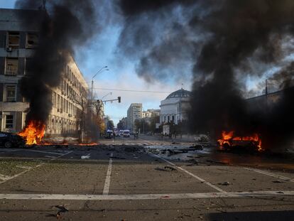 Ataque ruso en el centro de Kiev, este lunes.