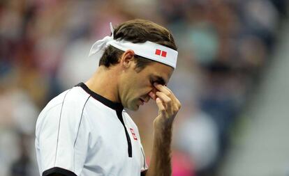 Federer, durante el partido contra Dzumhur en la central de Nueva York.