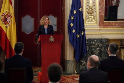 La presidenta del Congreso, Meritxell Batet, en la tribuna del Salón de los Pasos Perdidos del Congreso de los Diputados este martes con motivo del 40º aniversario del 23-F.