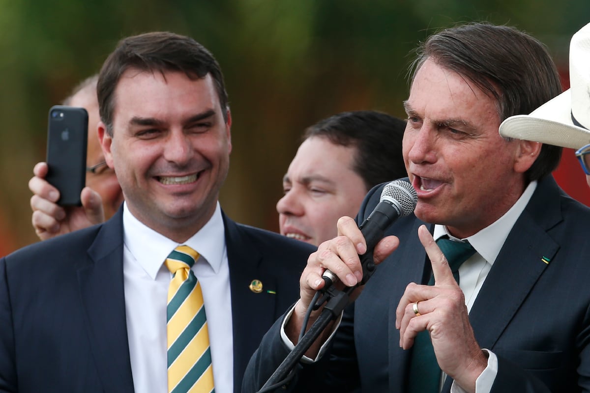 La Fiscalía brasileña acusa a un hijo de Bolsonaro de corrupción ...