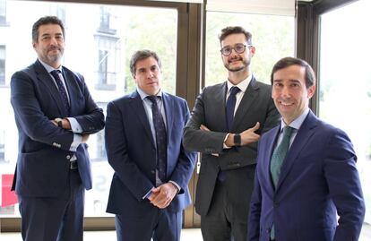 De izquierda a derecha: Gonzalo Grandes, Manuel González-Haba, Vicente Roldán y Alejandro Falero, socios de Ejaso ETL Global.