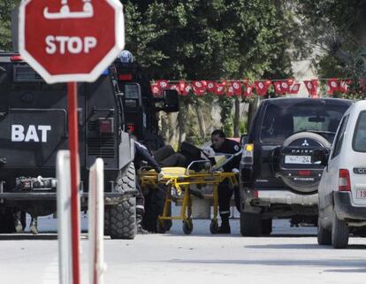 Diversos evacuats durant l'atemptat de dimecres.