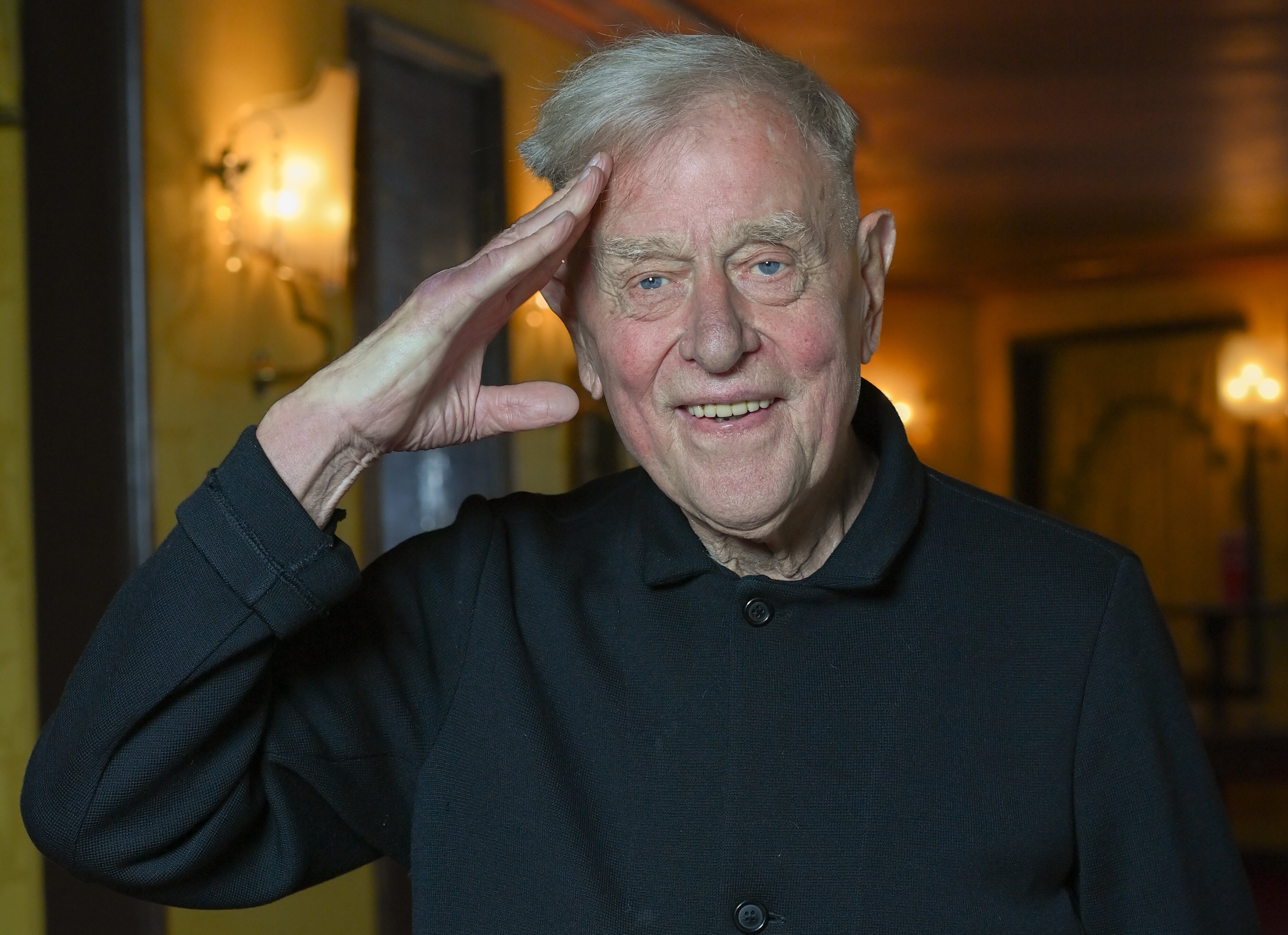 Muere Claus Peymann, el director que se enfrentó al pasado nazi con las armas del teatro