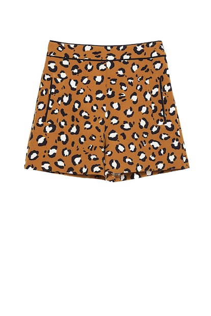 Bermuda con animal print de Zara (25,95 euros).