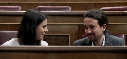 Irene Montero and Pablo Iglesias, during a congressional meeting.