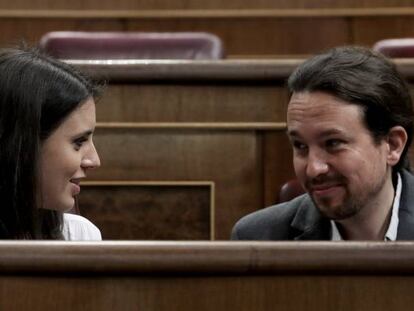 Irene Montero and Pablo Iglesias, during a congressional meeting.