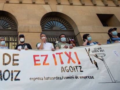 Cientos de personas participan este sábado en Pamplona en una manifestación contra el cierre de la planta que Siemens Gamesa tiene en la localidad de Aoiz.