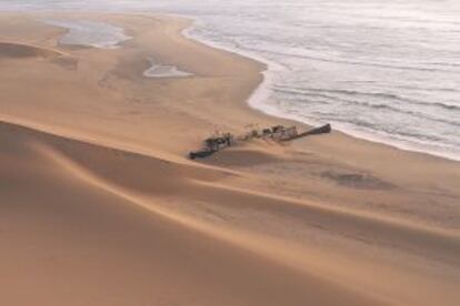 Restos de un barco en Skeleton Coast, en Namibia.