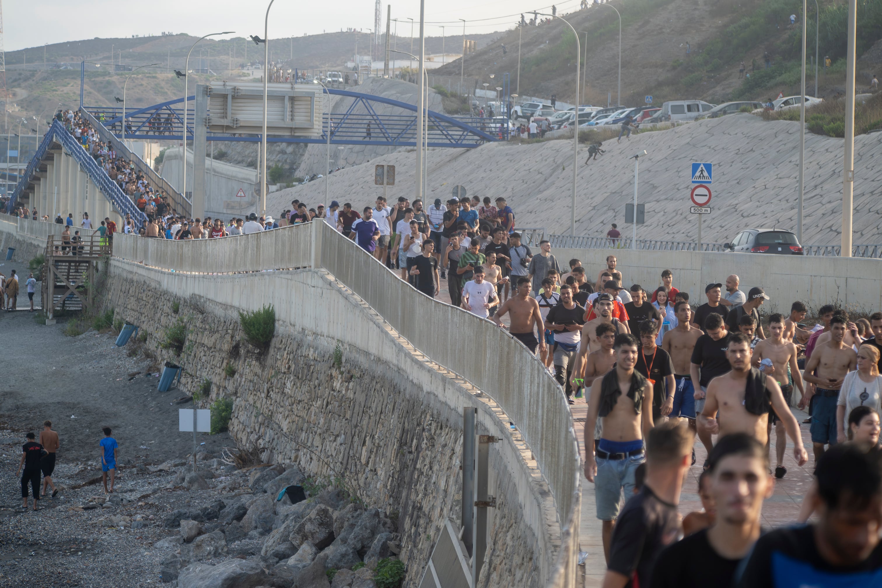 El informe de la Policía apunta que agentes marroquíes “guiaron” la entrada de migrantes a Ceuta