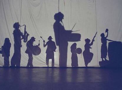 Representación de <i>La memoria del vino,</i> de Teatro de los Sentidos.