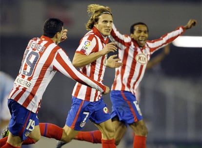 El delantero uruguayo celebra el único gol del partido ante el Celta, que certifica el pase del Atlético a semifinales de Copa