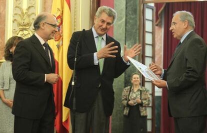 Cristóbal Montoro junto a Jesús Posada y Alfonso Guerra