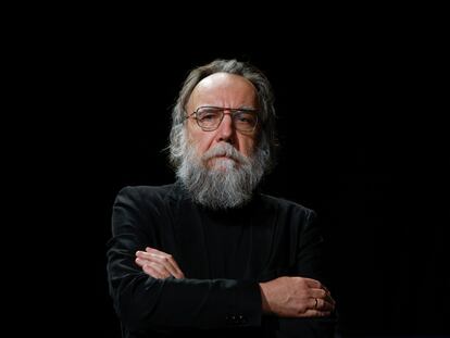 El filósofo ruso Alexander Dugin, en el funeral por su hija Daria, el martes en Moscú.