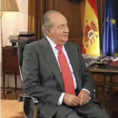 Don Juan Carlos, entrevistado por el veterano periodista Jesús Hermida, con motivo del 75 aniversario del Monarca