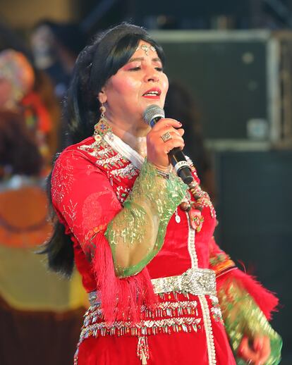 Raïssa Fatima Tabaamrant, cantante, bailarina, actriz y activista por la lengua amazigh conocida como la Voz de Aït Baâmrane.