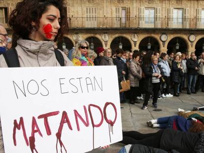 Concentración contra la violencia machista en la Plaza Mayor de Salamanca.