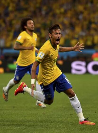 Neymar celebra un gol ante Croacia en el partido inaugural.