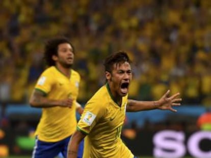 Neymar celebra un gol ante Croacia en el partido inaugural.