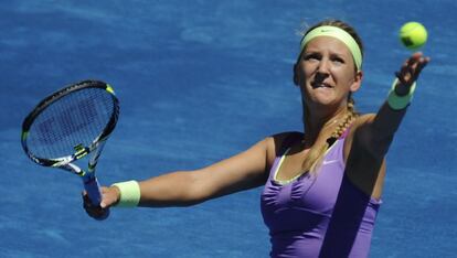 Victoria Azarenka al saque.