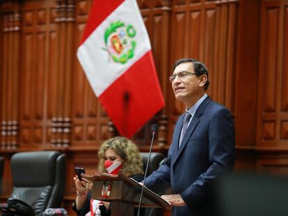 El presidente de Perú, Martín Vizcarra, durante la sesión en el Congreso, el 9 de noviembre de 2020.