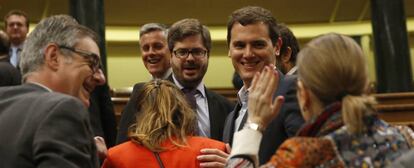 Fran Hervías, Albert Rivera y Marta Rivera, en el Congreso.