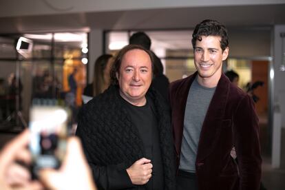 El interiorista Tomás Alía y el modelo Oriol Elcacho en la fiesta de los premios ICON celebrada en la Nave La Mosca.