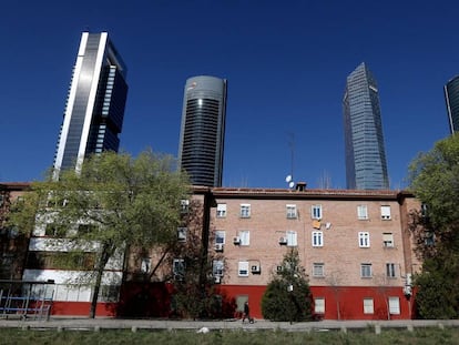 Vista de las Cuatro Torres del Paseo de la Castellana, en Madrid. 