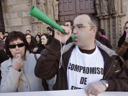 Protesta de investigadores de la Universidade de Santiago delante de la sede del rectorado, el Pazo de San Xerome de Santiago.