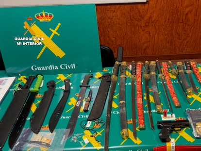 Las armas intervenidas a pandilleros de los Dominican Don't Play durante una operación relacionada con el asesinato de Usera (Madrid).