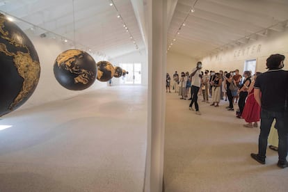 Mark Bradford, en la presentación de su exposición en Hauser & Wirth Menorca. 