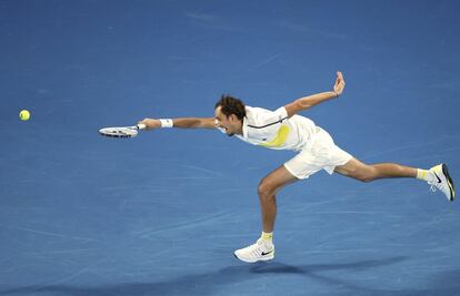 Daniil Medvedev, durante el partido ante Djokovic. Con su victoria, el balcánico se convirtió en el segundo tenista en conseguir nueve títulos de Grand Slam en uno de los cuatro torneos. El primer jugador en lograr esta gesta fue Nadal con su corona en 2014 en Roland Garros.