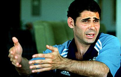 Fernando Hierro, con la camiseta de la selección española.