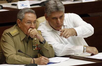 Raul Castro junto a Miguel Diaz-Canel Bermudez.