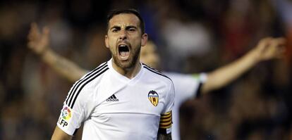 Alcácer celebra un gol contra el Eibar.