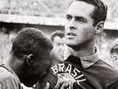 Gylmar, a la derecha, junto a Pelé (llorando), en Suecia 1958.