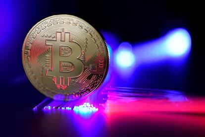 Peter Thiel apuesta por bitcoin.