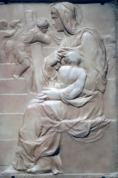 Baix relleu,  ‘Madonna de l’escala’ (marbre, 57x40 cm, Casa Buonarroti, Florència).