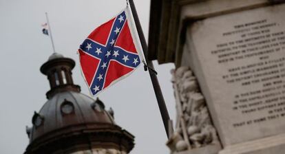 La bandera confederada, a l'assemblea de Carolina del Sud.